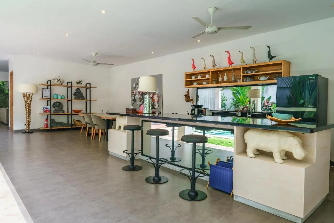 Villa Paloma - Chic Tropical Garden Villa With Outdoor Pool Seminyak