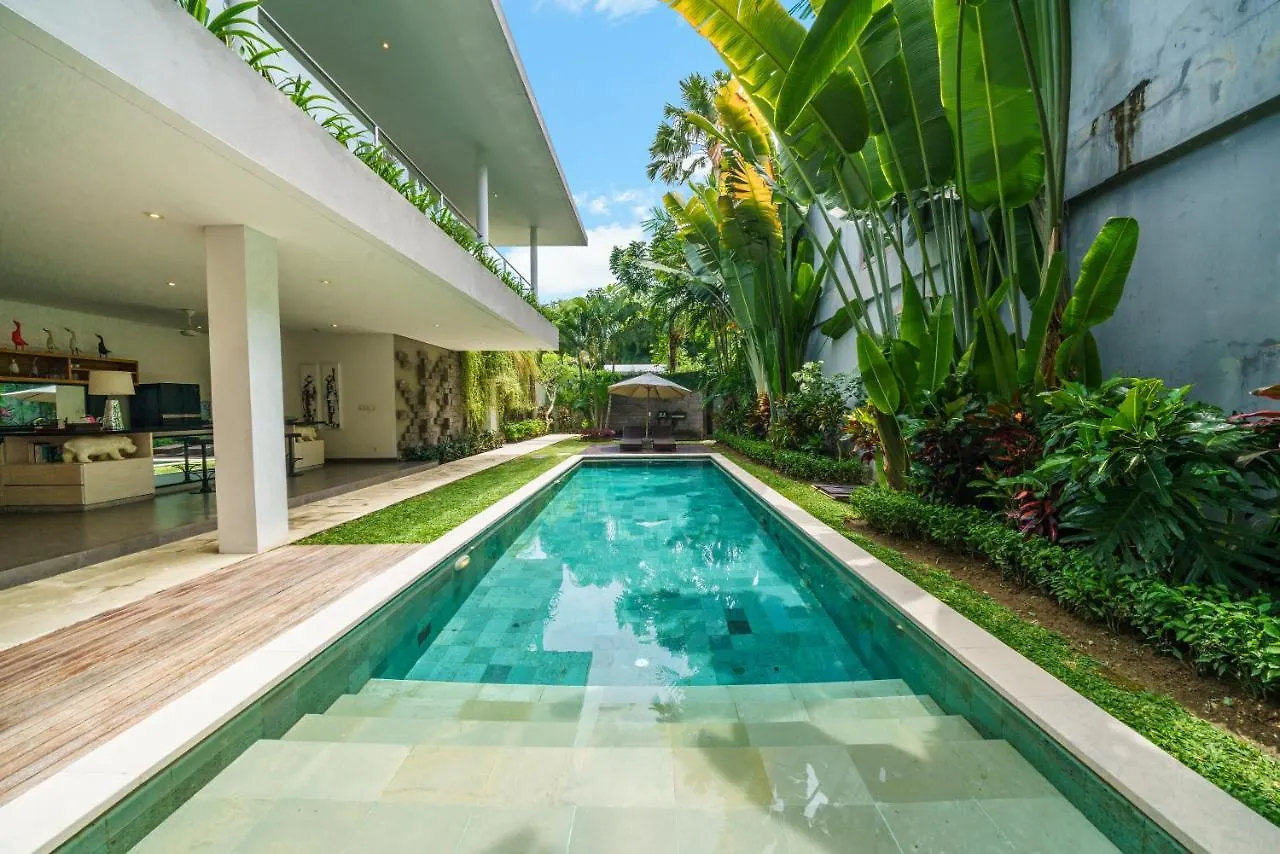 Villa Paloma - Chic Tropical Garden Villa With Outdoor Pool Seminyak