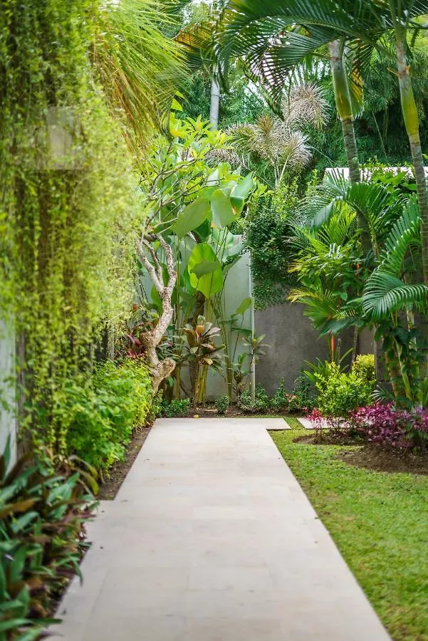 Villa Paloma - Chic Tropical Garden Villa With Outdoor Pool Seminyak